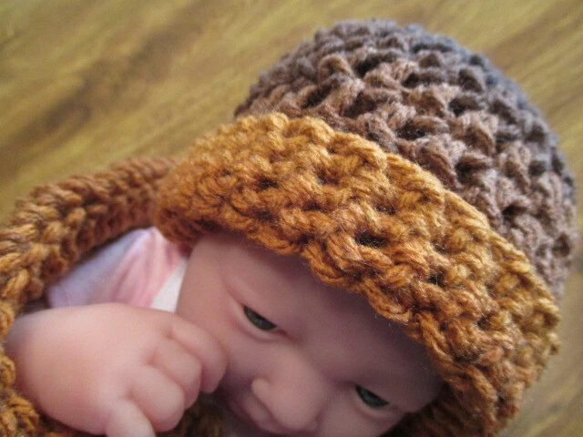 Oso de peluche de ganchillo hecho a mano recién nacido para dormir, bolsa de lactancia / cocoon con sombrero Foto 3 de 4