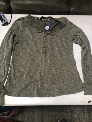 Universal Thread Woman Sage XL Top With Button Front