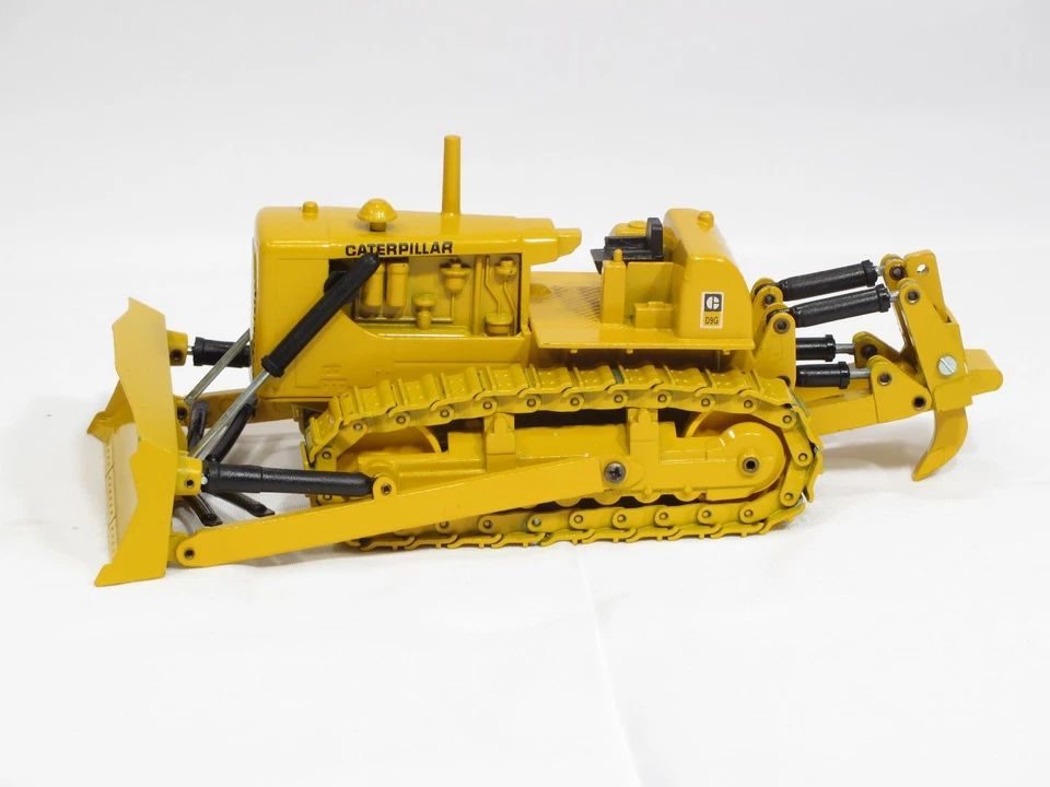 Caterpillar D9G Dozer - 1/50 - Conrad #2874 - "LIMITED EDITION" - Metal Tracks - Image 2 of 4