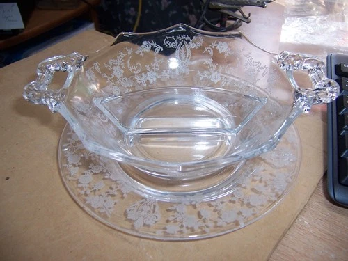 DEPRESSION ERA CAMBRIDGE DIVIDED RELISH BOWL & UNDERPLATE IN ETCHED  ROSE POINT