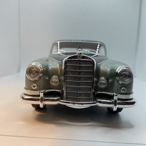 Bos 1:18 Mercedes Benz 300B Pininfarina Light green 1955 Unopenable Car Model - Picture 2 of 13