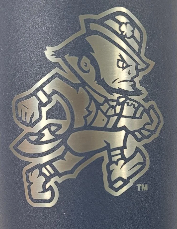 Vaso Yeti irlandés de lucha Notre Dame - Logotipo de fútbol americano duende para correr - NUEVO Foto 2 de 4