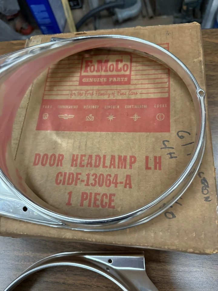 Par de puertas de faros izquierda derecha derecha Ford Falcon 1961 NOS Foto 2 de 4