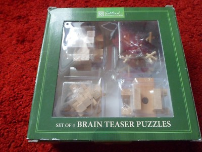 Traditionelle HOLZSPIELE, 4ER-SET KNOBELSPIEL-PUZZLES.