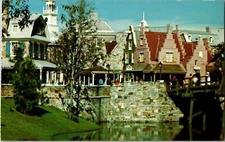 Vintage Postcard LIBERTY SQUARE AND PLAZA BRIDGE Disney World JZ1