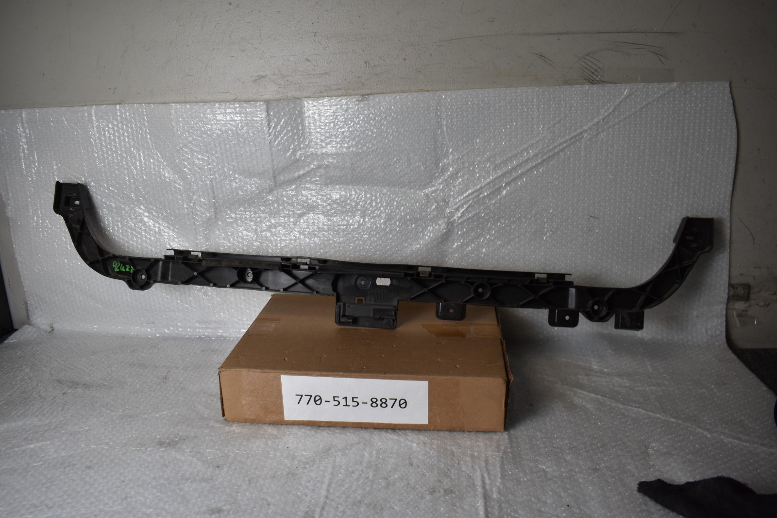 MASERATI QUATTROPORTE REAR BUMPER UPPER CENTER MOUNT 2014-2024 OEM 670001620