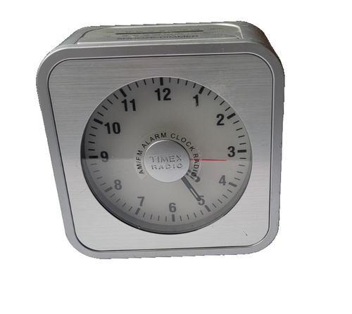 Sveglia elettrica vintage Timex e quadrante radio  - Foto 1 di 4