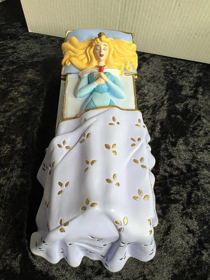 Disney Sleeping Beauty Watch With Ceramic Bed Case LE 616/3000 LIKE NEW - Image 4 of 4