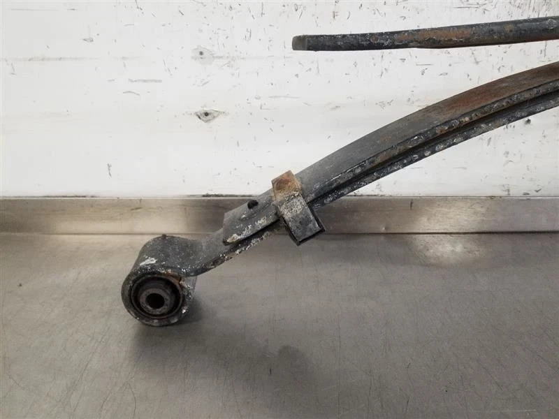 98 1998 NISSAN FRONTIER 4X4 LEAF SPRING REAR LEFT DRIVER - Image 2 of 4