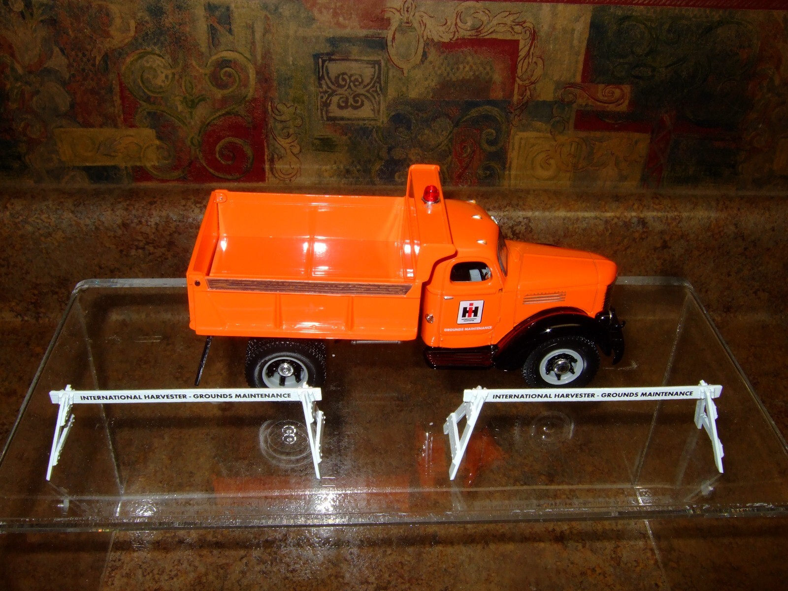 1st.Gear 1/34th Scale International Dump TruckBOXEXCELLENT eBay