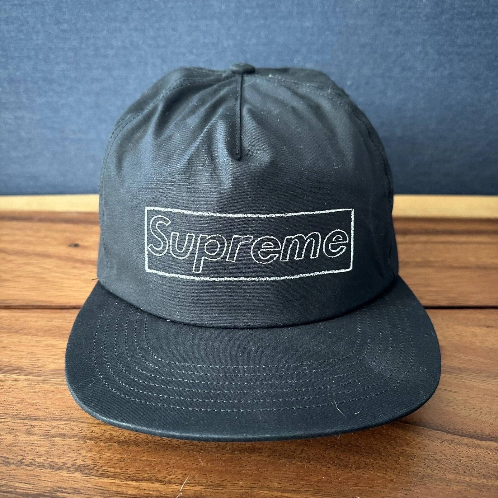 Casquette snapback Supreme x KAWS Chalk Box Logo 5 panneaux, noir, SS21 (casquette) NEUVE