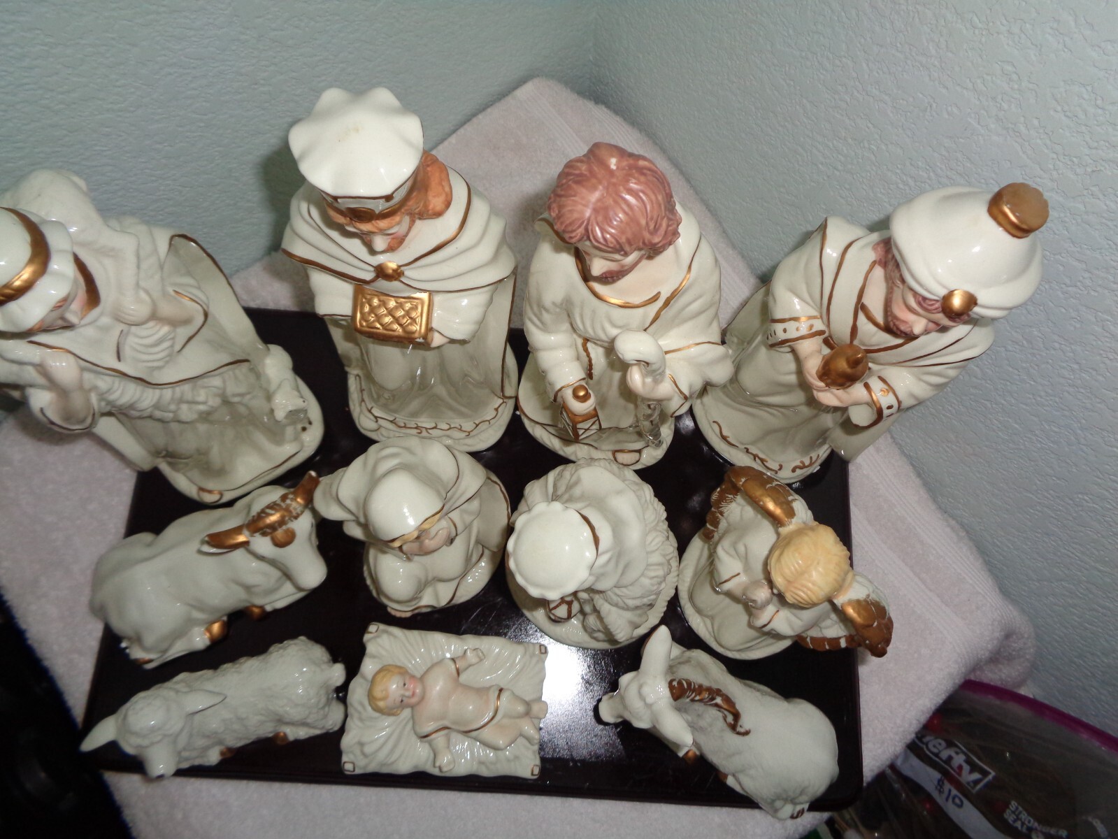 HOME 13pc White Porcelain Nativity Set Wooden Creche Gold Trim eBay