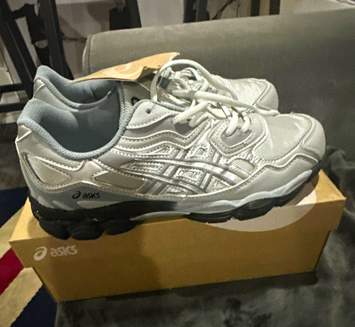 ASICS Men’s Low Top Lace Up Trainers Silver/Grey UK 8 US 8 New Box