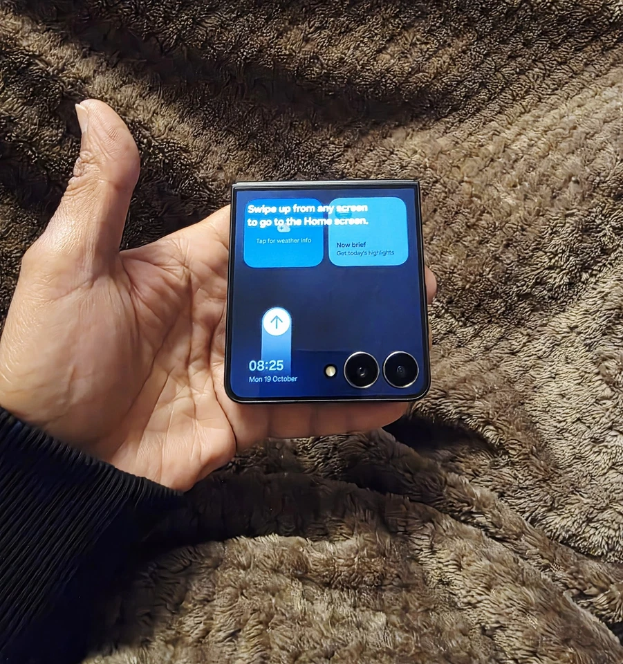 Samsung Galaxy Z Flip7 · 256GB, photo 2 of 5