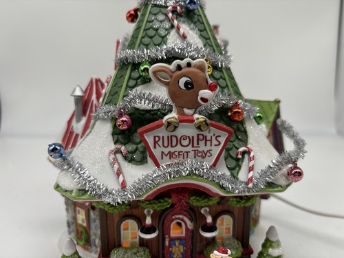Department 56 North Pole Series Rudolph's Misfit Headquarters christmas village - Bild 12 von 21