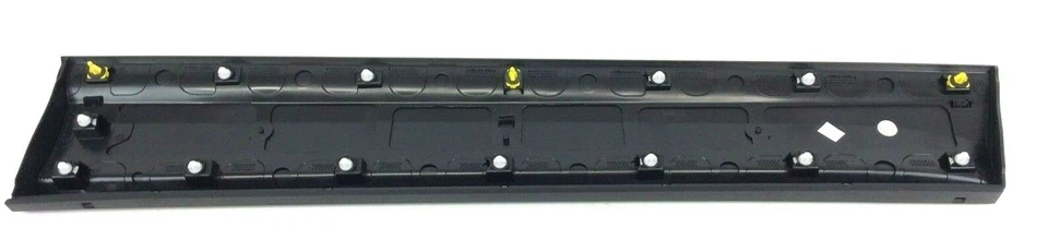 Chevrolet Equinox 2018-2020 negro moldura de puerta delantera inferior del lado del conductor OEM Foto 3 de 4