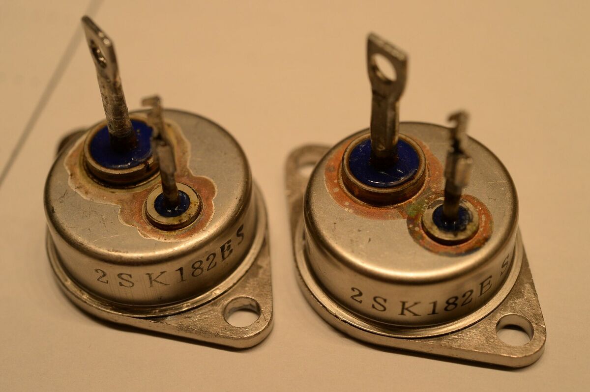 A Rough Matched Pair (2pcs) of 2SK182ES (without DATA)TOKIN A Rough Matched Pair (2pcs) of 2SK182ES (without DATA)TOKIN
