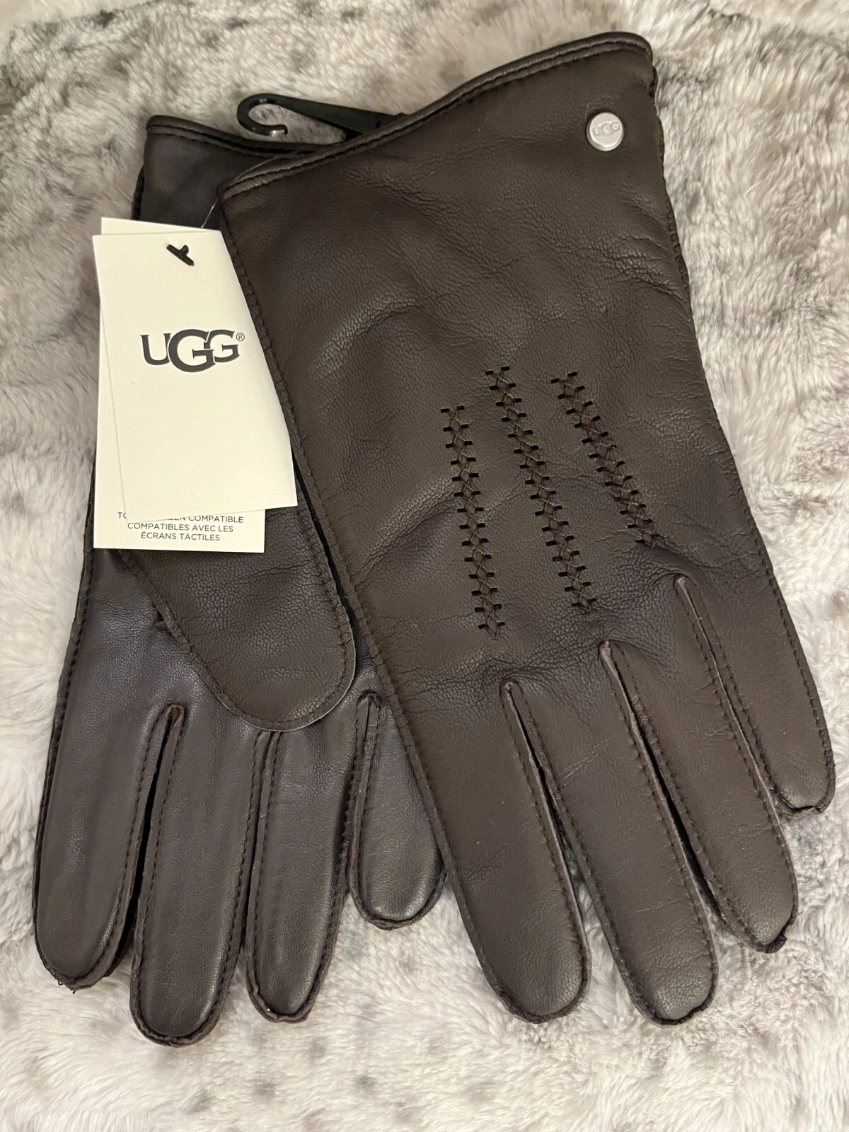 UGG Wrangell Cozy Faux Fur Lined SMART Gloves in Dark Brown MSRP$95 Great Gift !