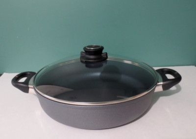 SWISS DIAMOND - New 3.5 Quart COVERED SAUTEUSE w/ Tempered Glass Cover - 11'' Dia
