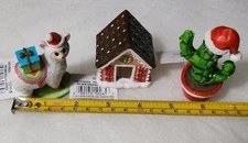 Three penn plax Resin aquarium Safe Christmas Decoration Figurines.