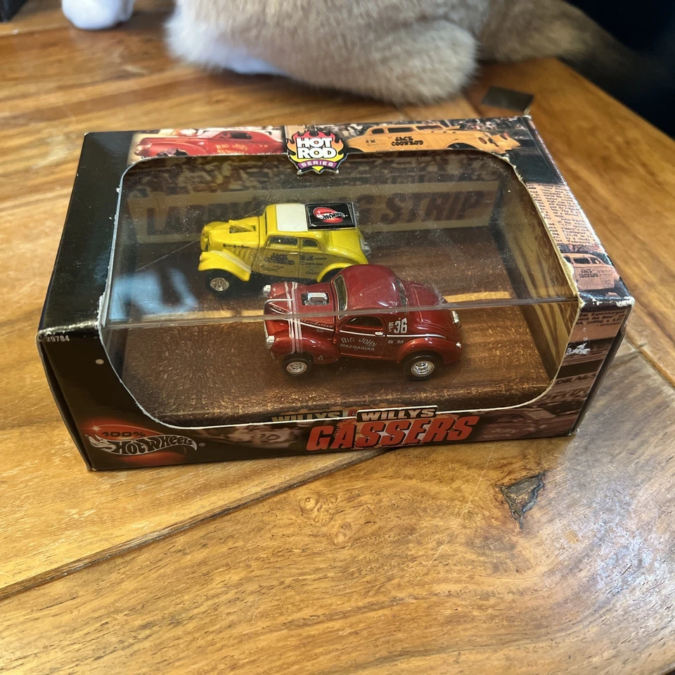 Juego de dos coches Hot Wheels 100 % Willys Gassers rojo 41 y amarillo 32 Foto 2 de 4