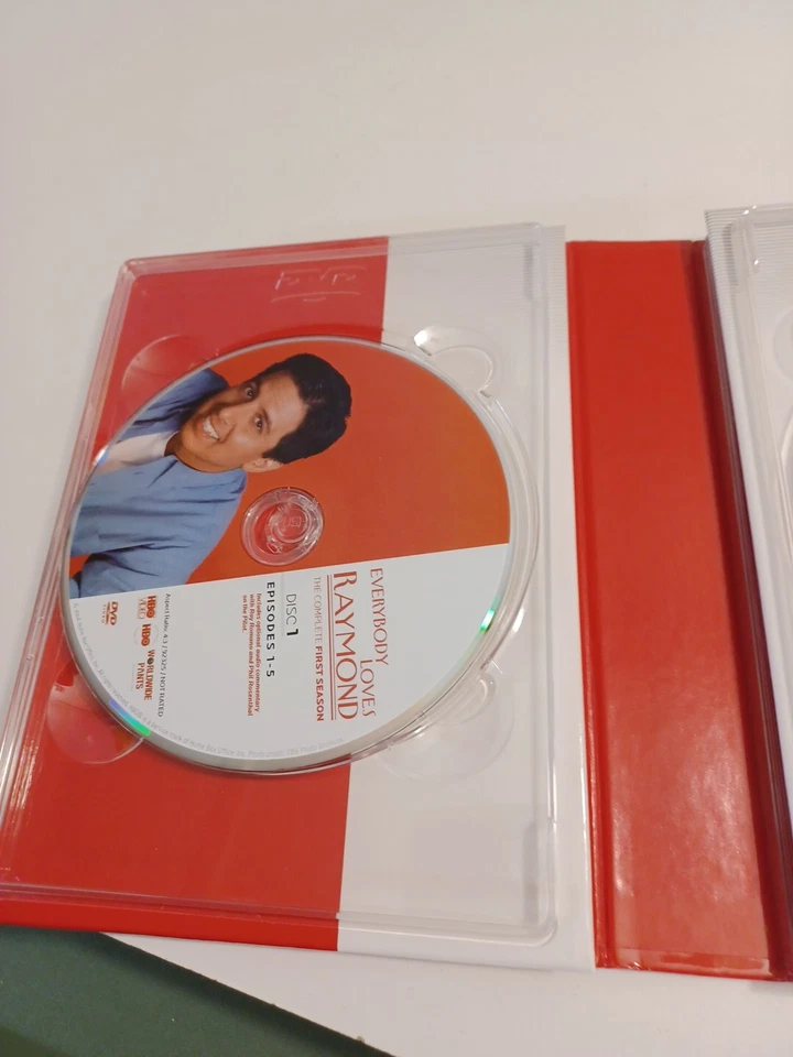 Everybody Loves Raymond The Complete First Season DVD Set  Excellent Condition  - Image 3 of 4