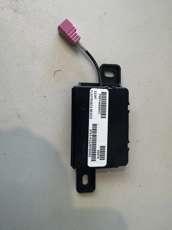Nueva antena de arranque remoto y entrada sin llave OEM Mopar 2013-2025 Ram 1500 68144668AC Foto 2 de 4