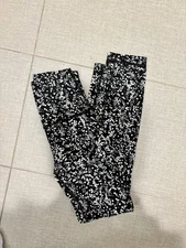 Women’s Lululemon Align High Rise Black White pattern Legging Size 2 25”