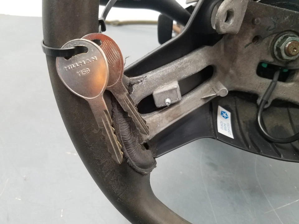 1998 Jeep Cherokee Classic XJ 4x4 4.0L Steering Wheel / Column / Key #7031 E4 - Image 3 of 4