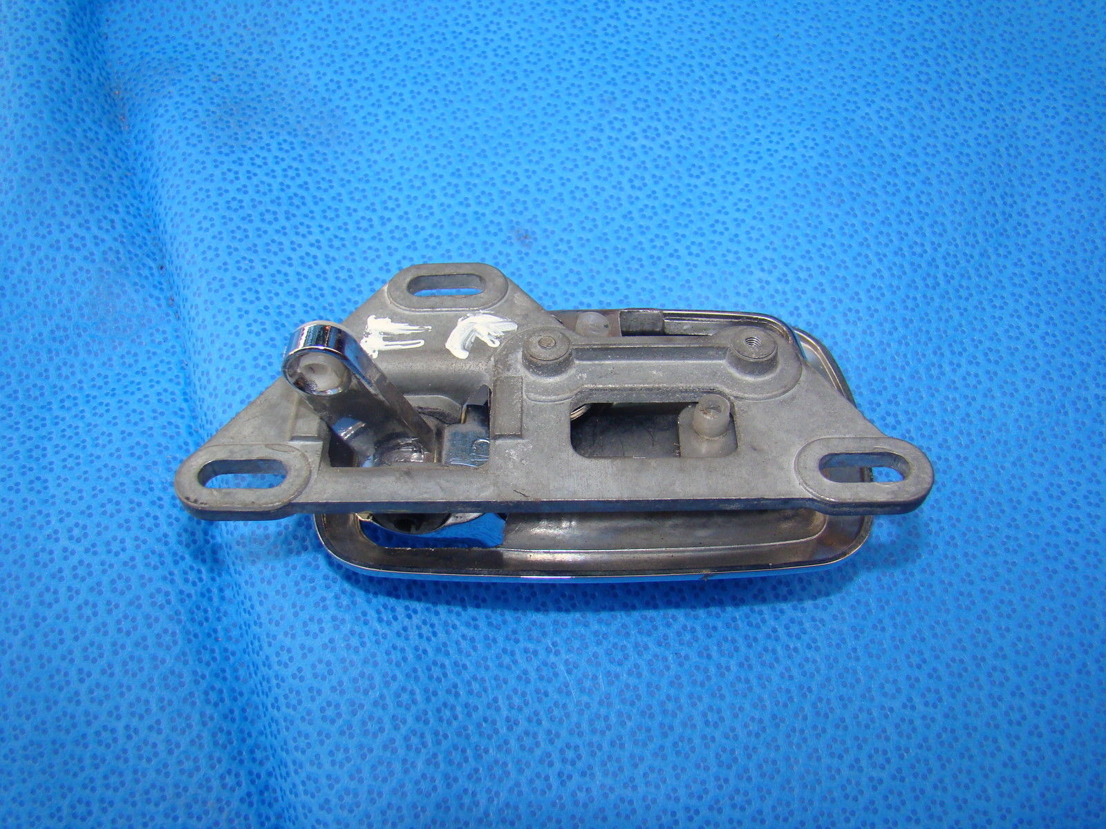 ROLLS ROYCE DOOR HANDLE RIGHT FRONT INSIDE WITH BEZEL SILVER SPUR 90