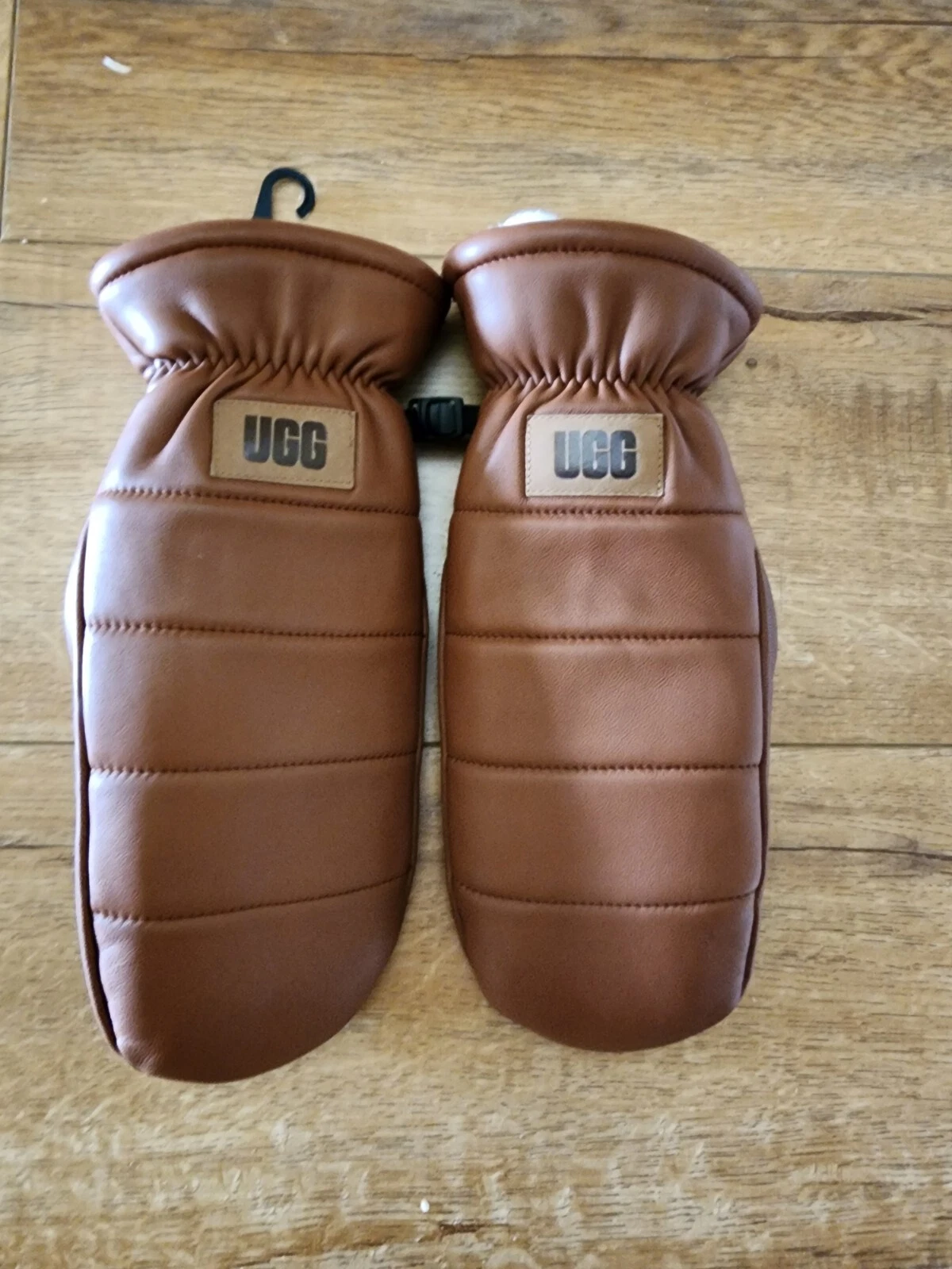NEW UGG Womens Size S Logo Mittens Quilted Leather Winter Gloves