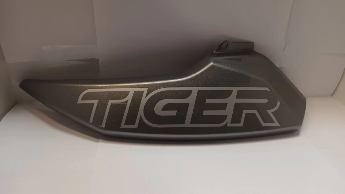 TRIUMPH TIGER 800 XCX Right Upper Fuel Tank Radiator Cowl 