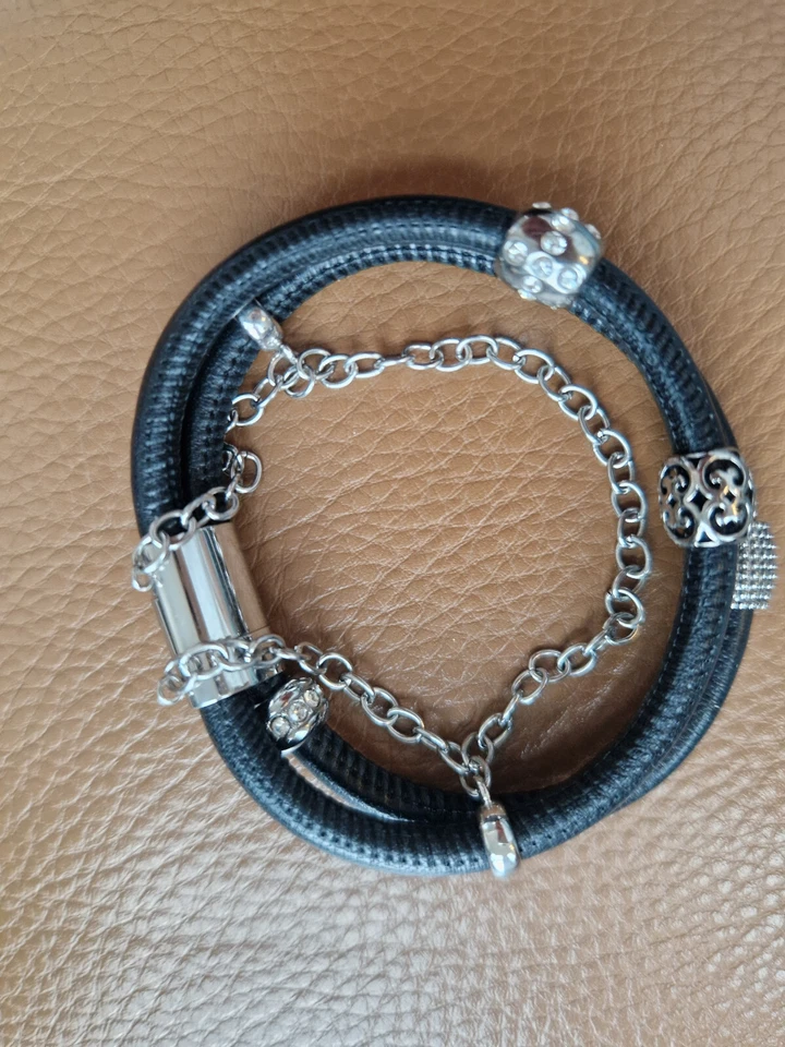 TCM schwarzes Lederarmband mit silbernen Perlen - Bild 2 von 2