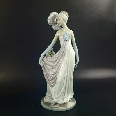 最終お値下げLLADRO　ショールの貴婦人　磁器人形　アンテーク リヤドロ ショールの貴婦人 08679 | ブランド洋食器専門店ル