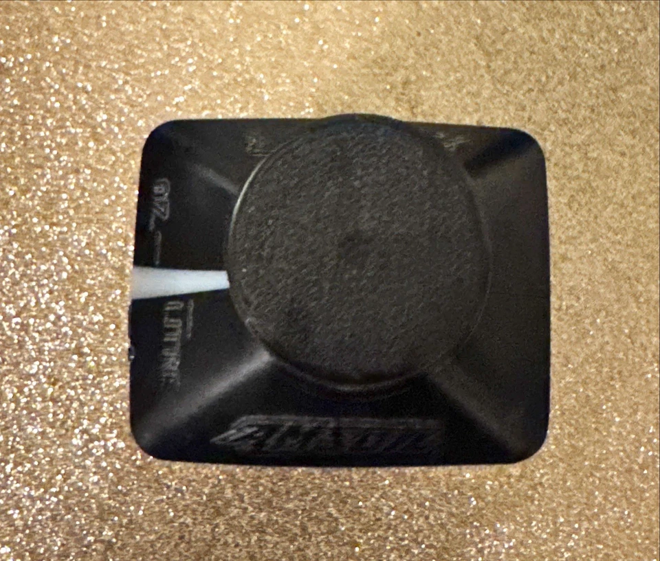 0.7 liters out of a 1 liter Signature Series 100% Full Synthetic Motor SAE 5W-20 - Image 3 of 4