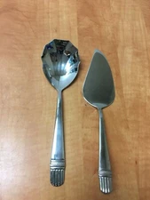 Heritage Mint Ltd. Dalescroft  18/10 Stainless Serving Set of 2 Cake Casserole