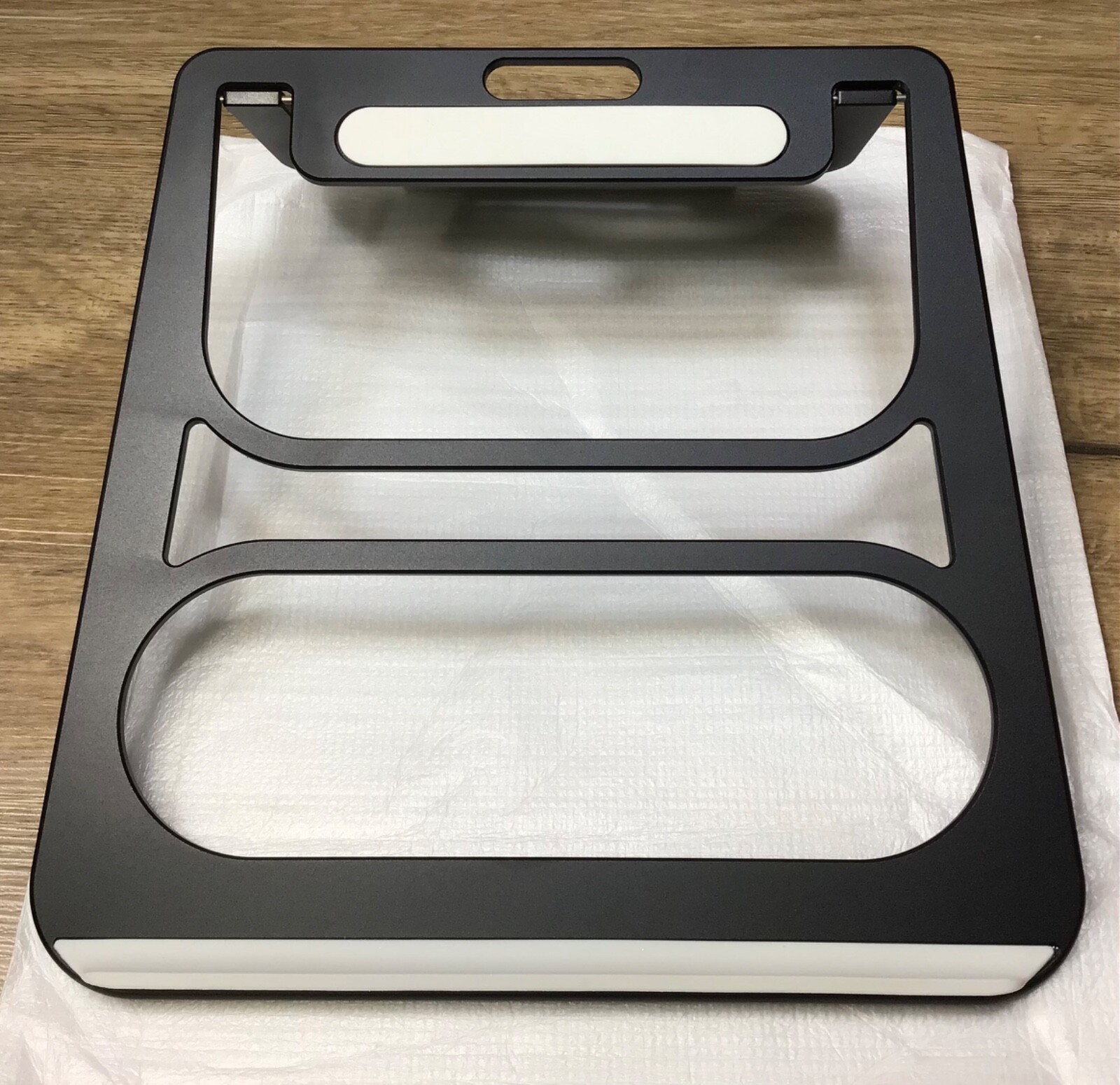 Leightweight Metal Desktop Adjustable Laptop Riser Holder Black *NO BOX