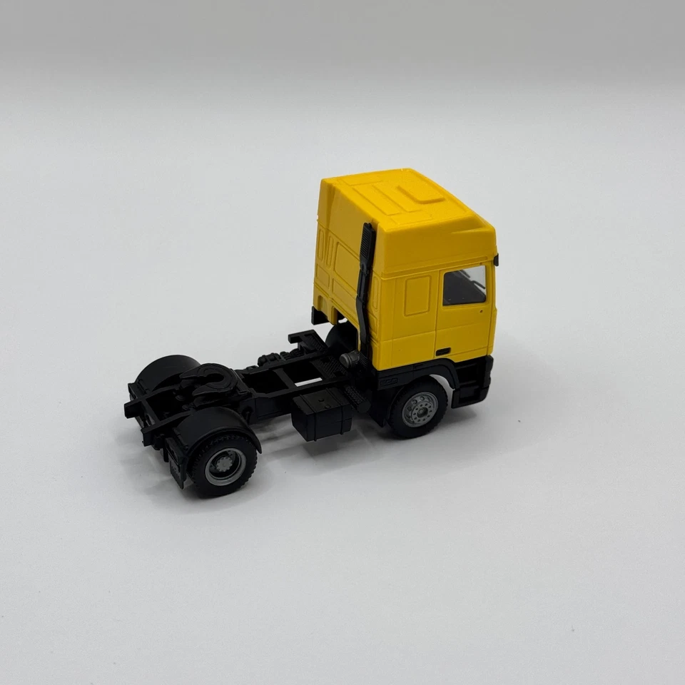 DAF 95 XF 4x2 Truck Tractor Yellow | Herpa 1:87 (H0) | Original Box - Image 4 of 4