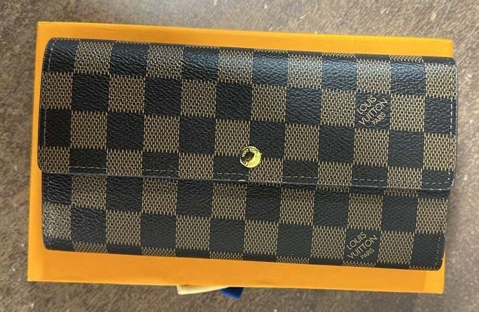 Louis Vuitton Portefeuille Sarah Damier Ebene Long Wallet