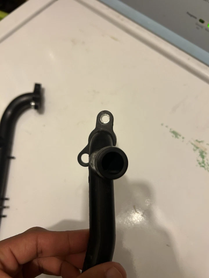 2011 Audi A6 3.0t Upper Water Coolant Pipes, 06e 121 083 - Image 4 of 4