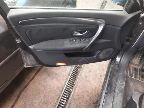 888420001R Enganche Cinturon Trasero Izquierdo para RENAULT LAGUNA III B 8715431 - Imagen 7 de 10
