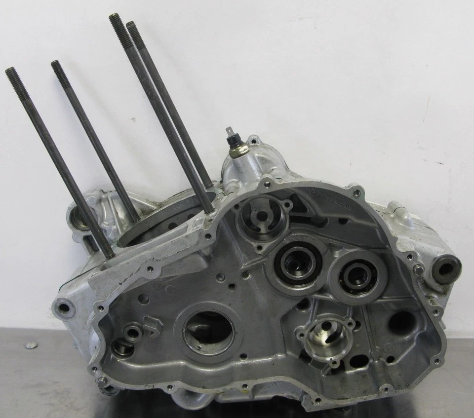 BMW F650CS ABS 2003 F650 CS 00-03 Crank Case & Bolts CrankCase Engine Motor OEM - Image 3 of 4