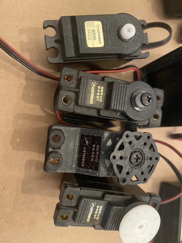 Lot of Airtronics Components -9 Servos And 2 dual FM Receivers - Sail Untested! - Image 2 of 4