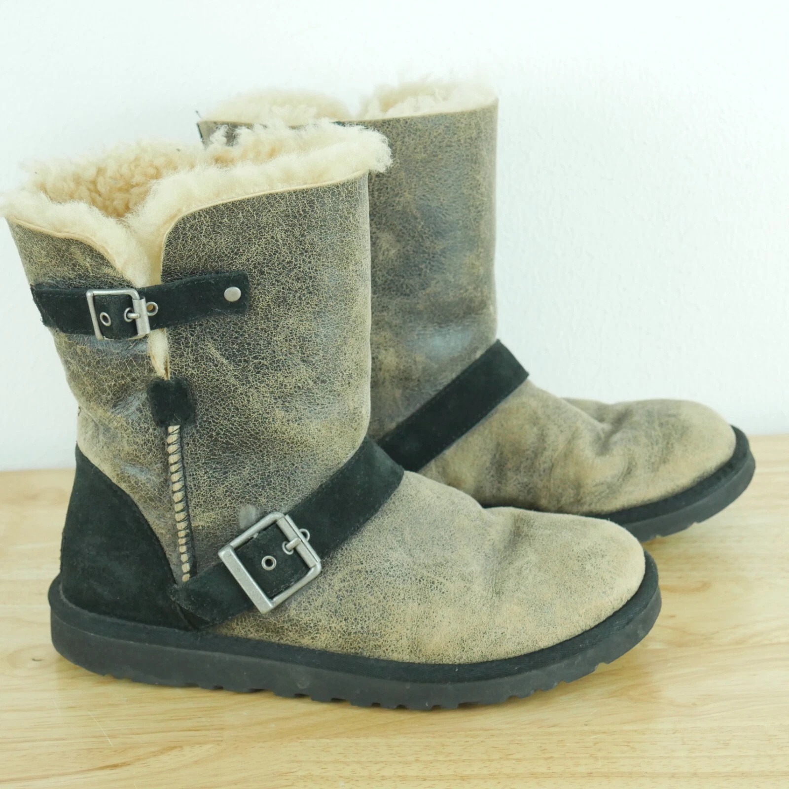Stivali Ugg taglia 8 Dylan fibbia corta scamosciati shearling invecchiati boho grunge