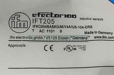 ONE NEW IFM proximity switch IFT205 *uq
