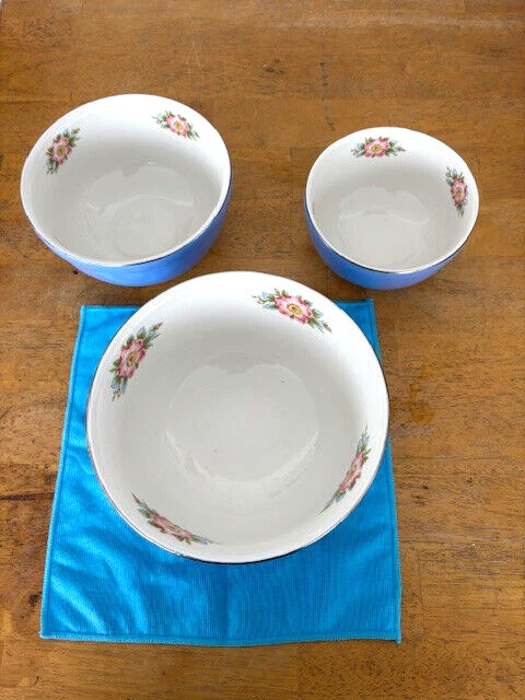 Vintage Hall Superior Kitchenware Nesting Mixing Bowls Tulips Crocus Floral Blue