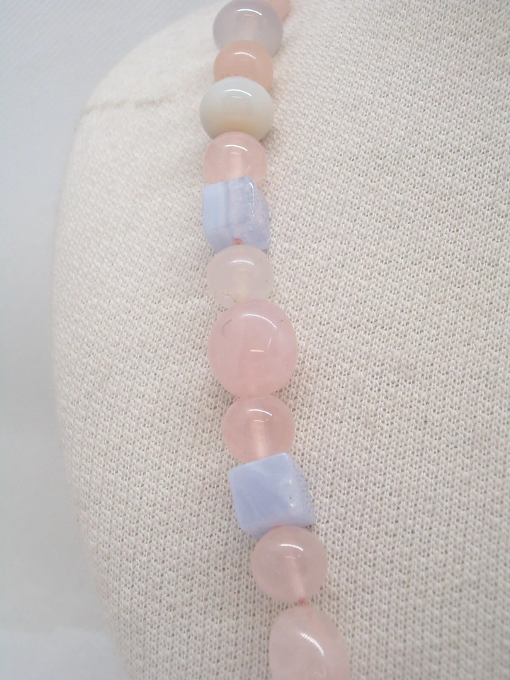 Collana con QUARZO ROSA, CALCEDONIO e AGATA con chiusura in Argento 925 - Immagine 2 di 4