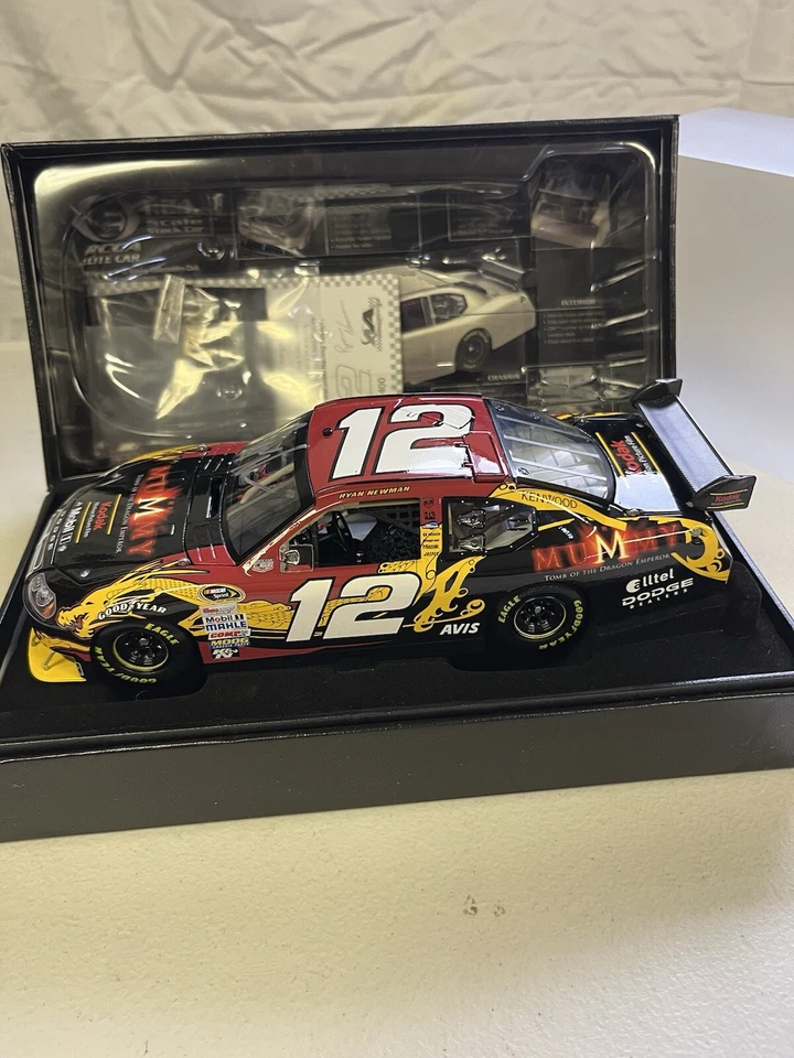 Cargador Dodge Ryan Newman 2008 Elite autografiado #12 Kodak Mummy 3 1:24 Foto 3 de 4