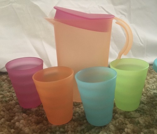TUPPERWARE *NEW* Kids Impressions Beverage Set-Pitcher, 4 Cups/tumblers, & Bowl - Picture 4 of 15