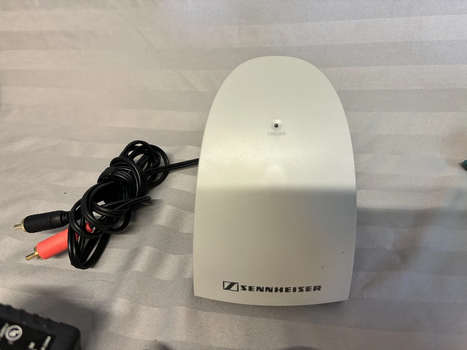 Sennheiser RS 116 On-Ear Wireless Headphones for Parts or Repair - Image 2 of 4